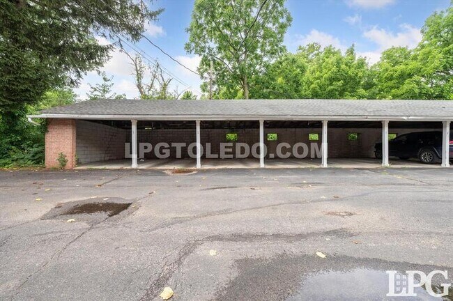 Building Photo - 3330 Arlington Ave