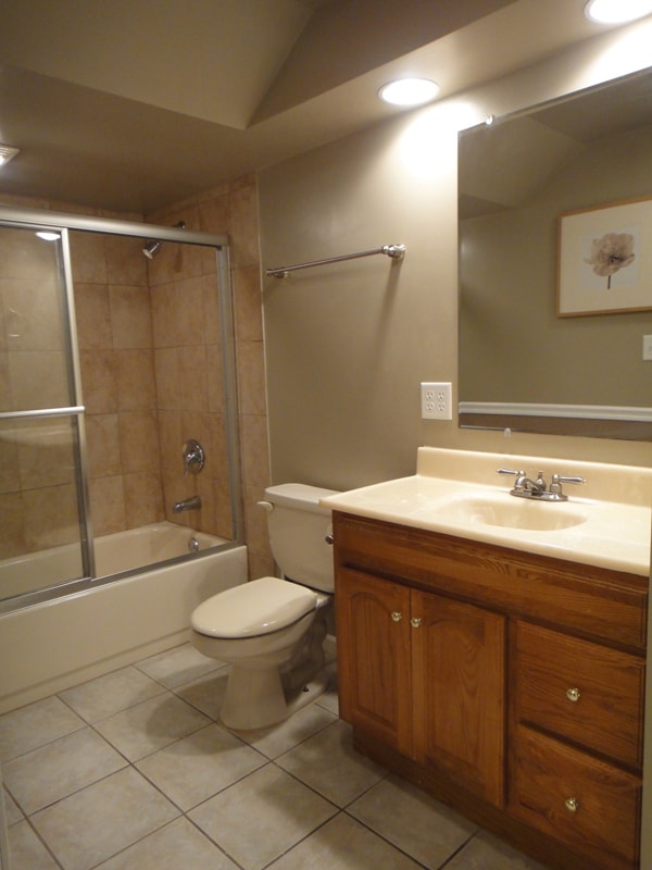 Building Photo - 504 Tamarack Dr