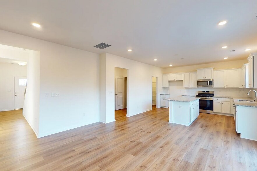 Building Photo - 2129 Clifton Rd