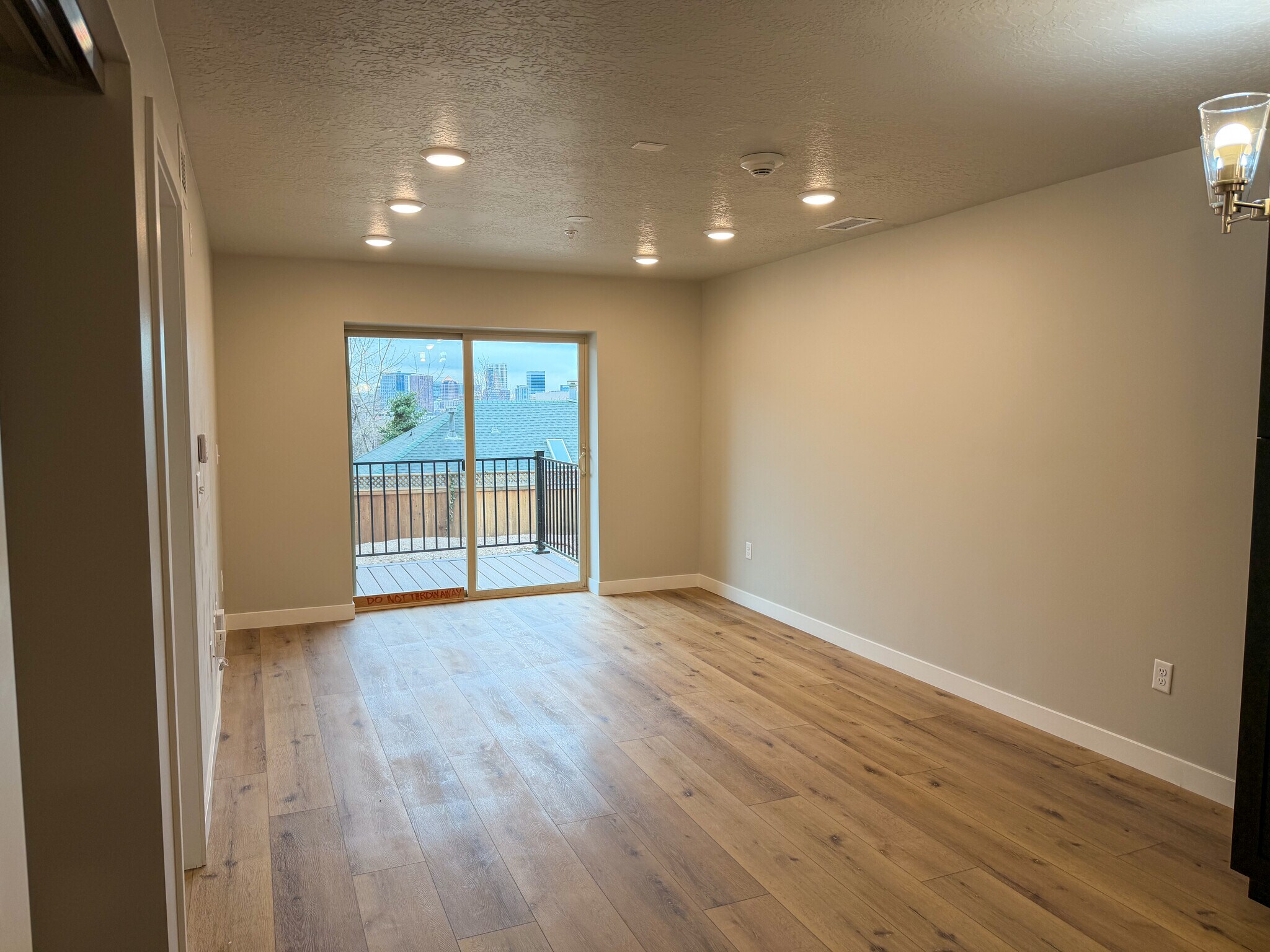 Building Photo - 1032 E 400 S