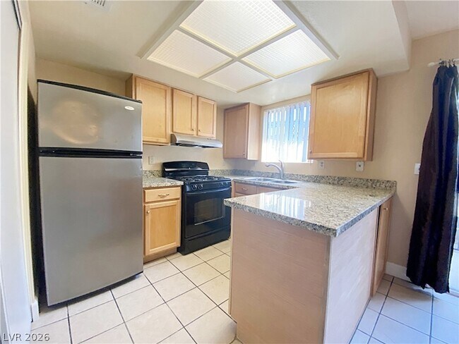 Building Photo - 894 Rhinegold Way