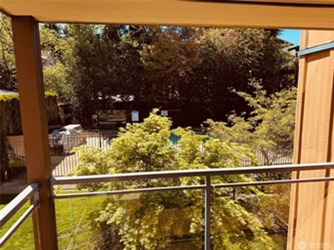 Building Photo - 2bd/1ba Kirkland Condo