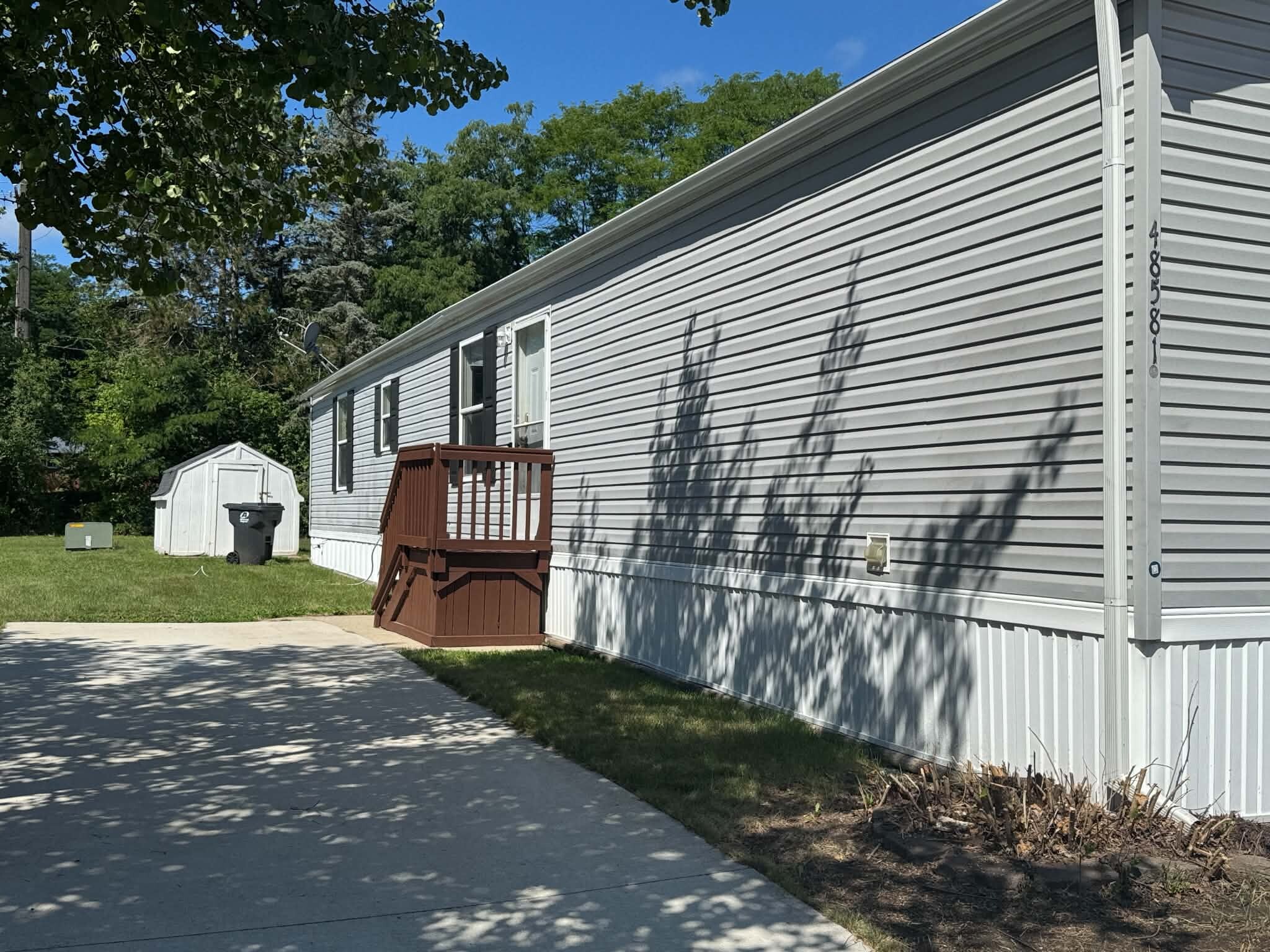 Building Photo - 48581 Pineview Dr