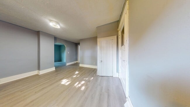 Building Photo - Small bungalow with updates!