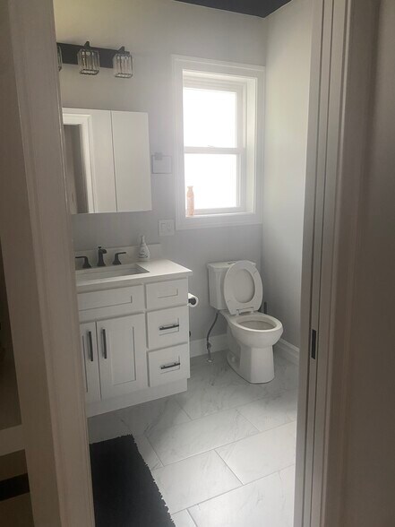 Primary Photo - 31 Brookview St
