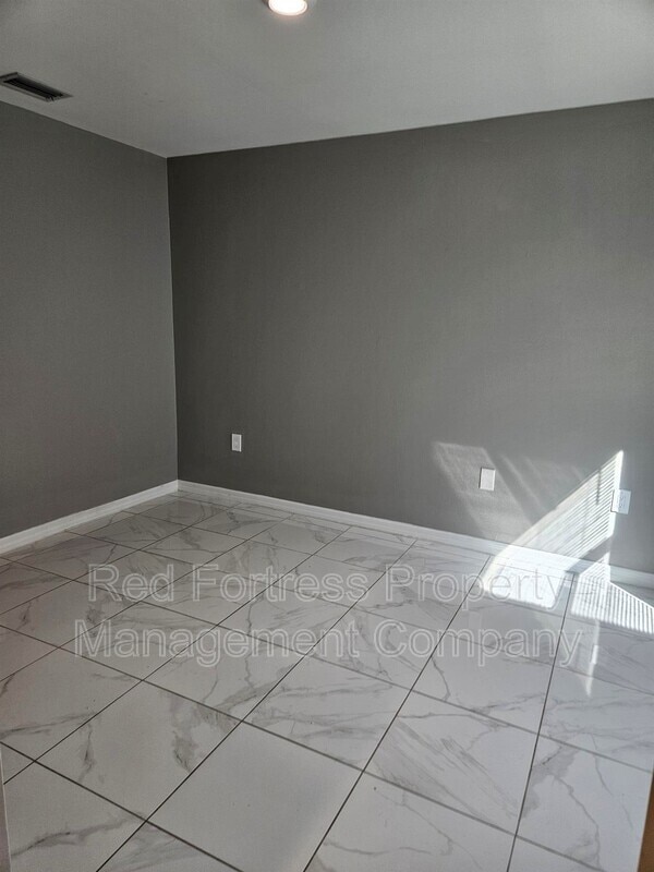 Building Photo - 310 Gordon Ave S