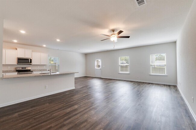 Building Photo - 737 Woody Dr