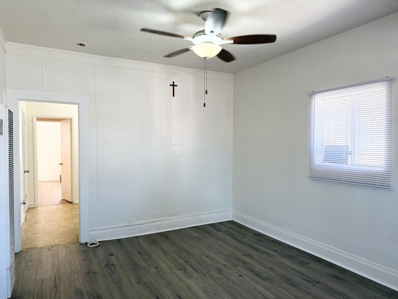 Building Photo - 1016 1/2 W 108th St