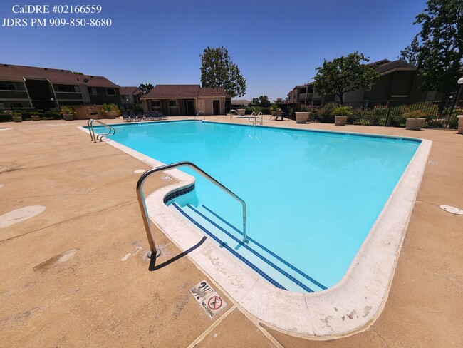 Building Photo - Ontario 2 Bedroom Condo