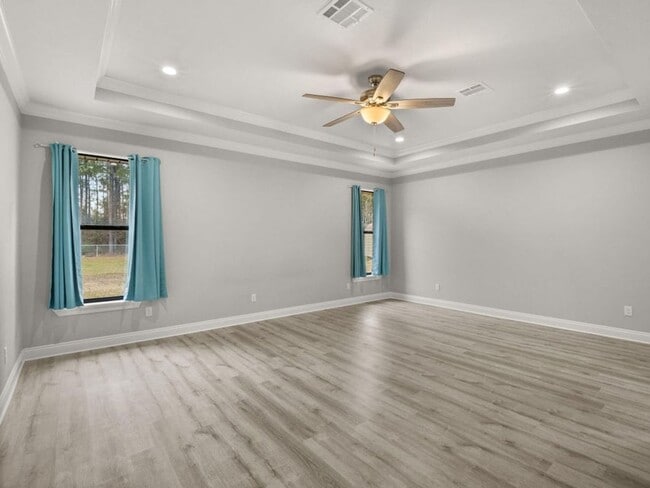 Building Photo - 102 Hidden Trails