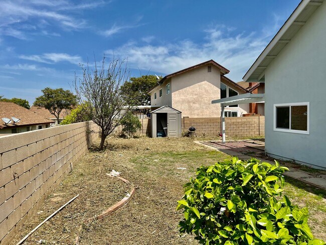 Building Photo - Nicely Remodeled 2 Story Home
