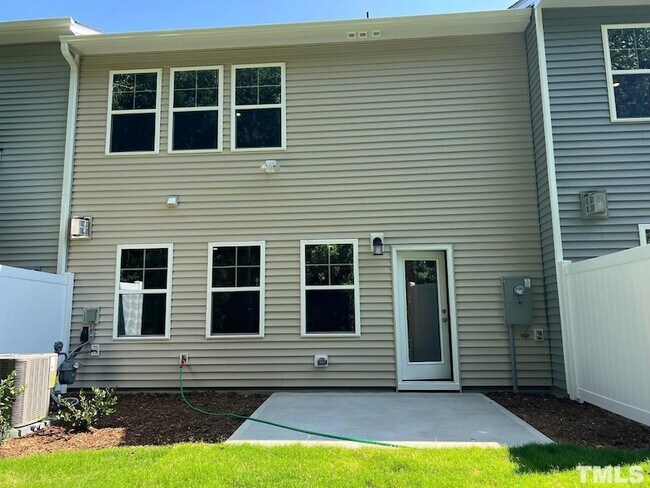 Building Photo - 212 Hiking Hl Ln