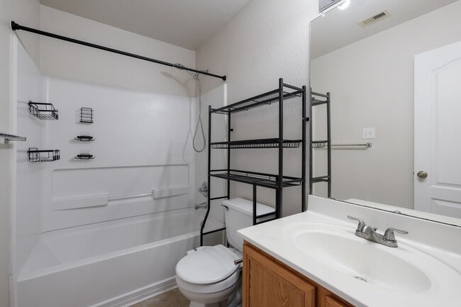 Building Photo - Well-Maintained Home with Open Layout & Great Location