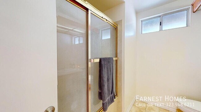 Building Photo - 5606 Las Virgenes Rd