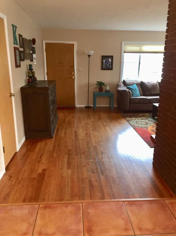 Building Photo - 2401 Thomas Ave