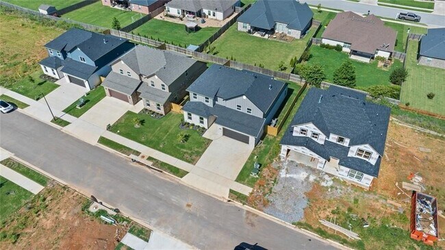 Building Photo - 1851 Utopia St