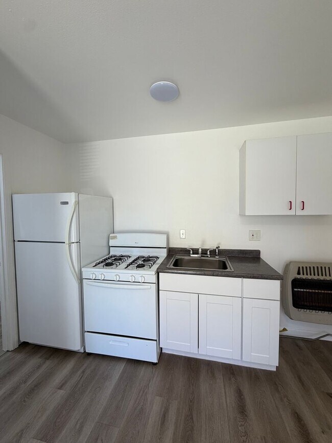 Building Photo - 2.2 Miles to Oregon Tech and Sky Lakes Medical Center! Newly renovated 1bdrm