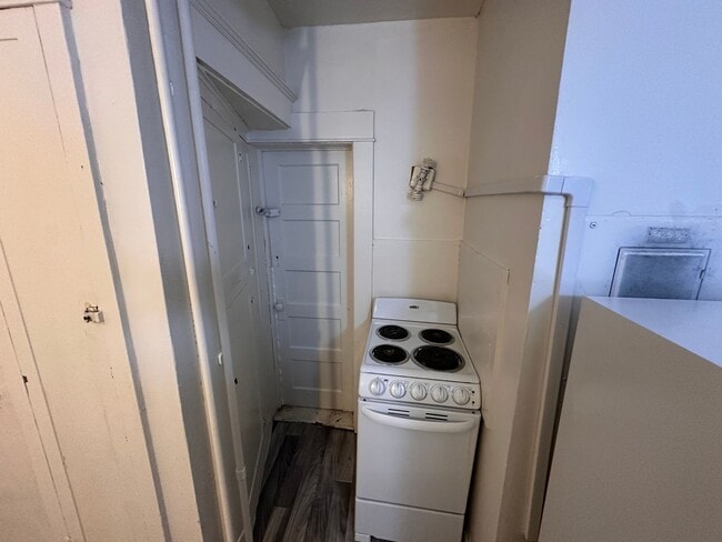 Building Photo - RENOVATED STUDIO WEST CENTRAL APARTMENT | HISTORIC BUILDING | PET FRIENDLY | AVAIL NOW