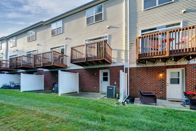 Building Photo - 4308 Straight Arrow Rd