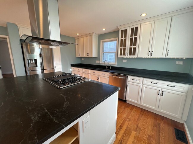 Building Photo - Stunning 4 BR/2.5 BA Single-Family Home in...