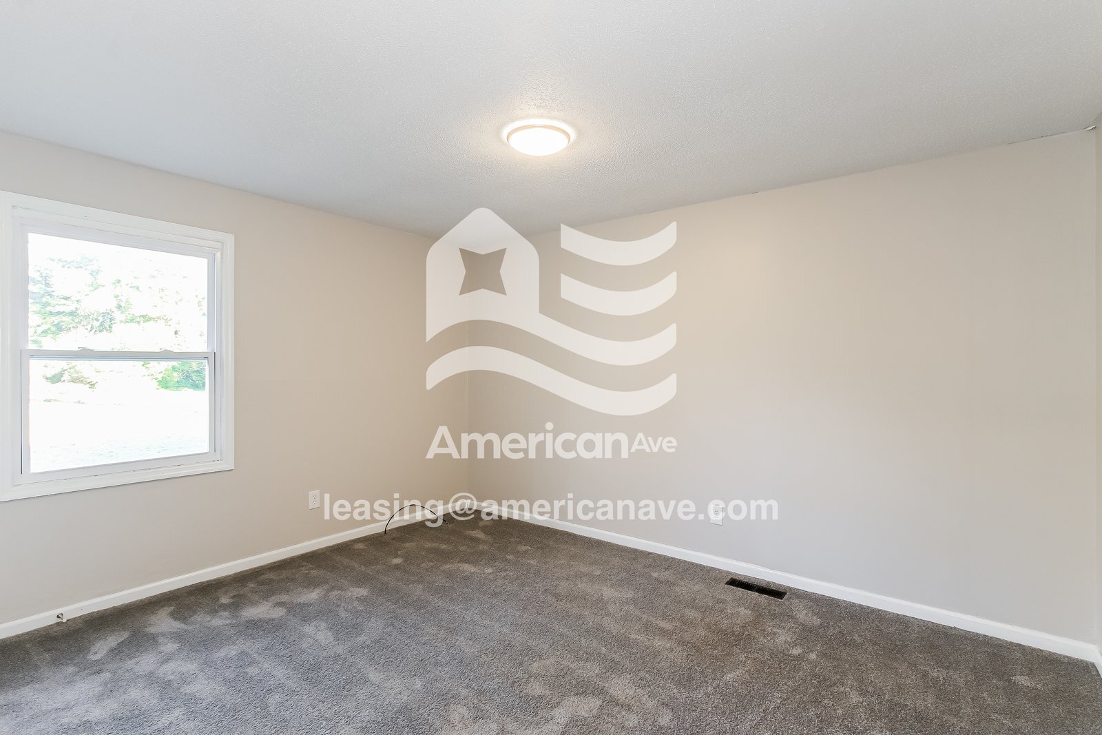 Building Photo - 4378 Saxon Dr