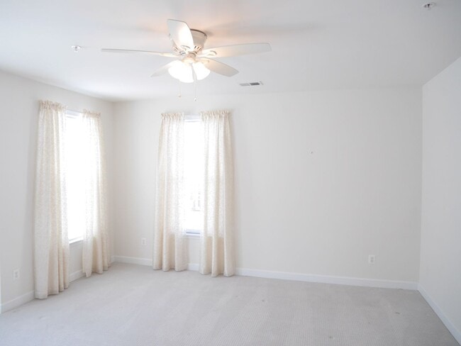 Building Photo - Two Bedroom Luxury Condo Located in Four Seasons at St. Margaret's