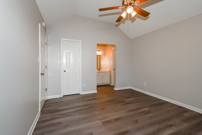 Building Photo - 6650 Black Oak Dr