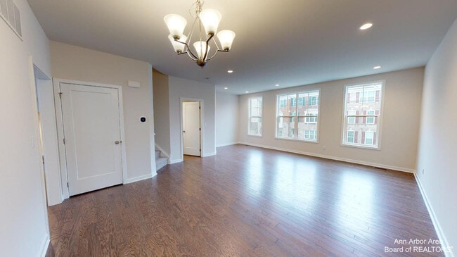 Building Photo - 2708 S Spurway Dr