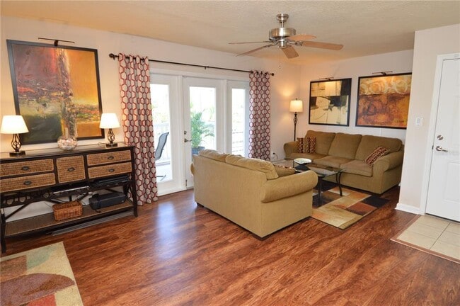 Building Photo - 3889 Pompano Dr SE