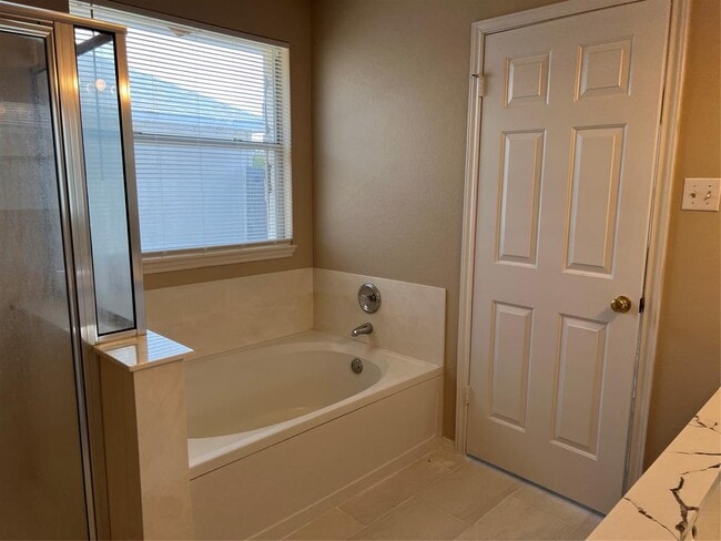 Building Photo - 309 Decker Dr