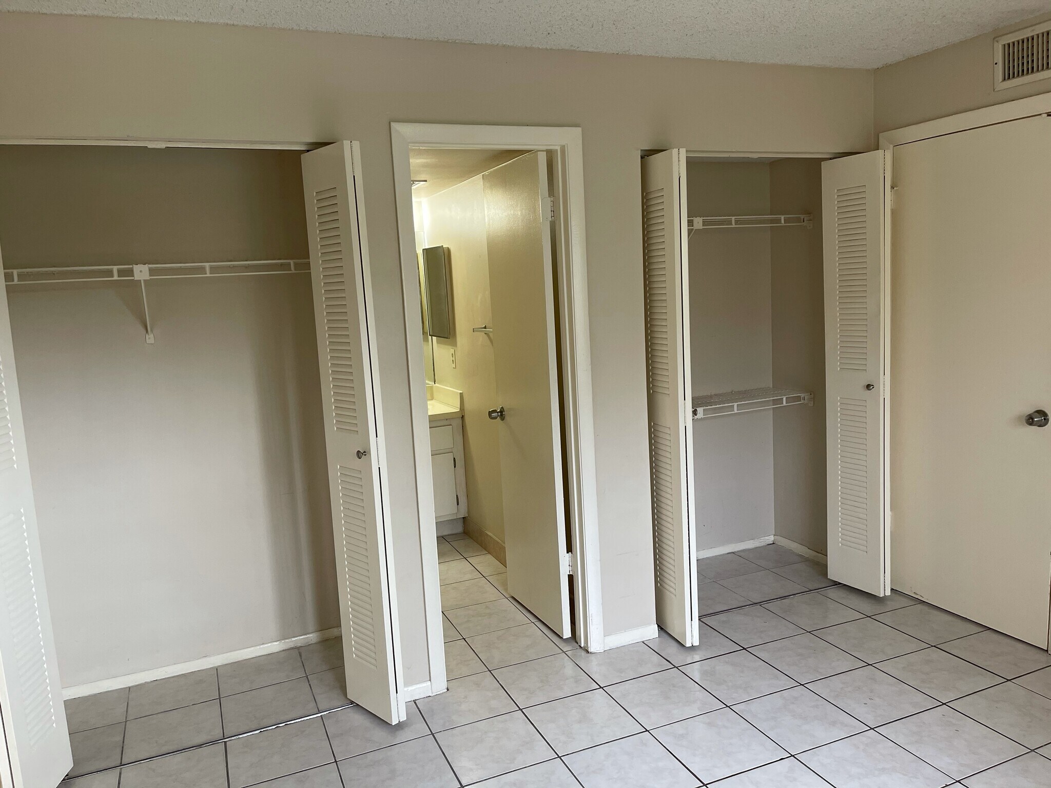 Building Photo - 10802 Royal Palm Blvd