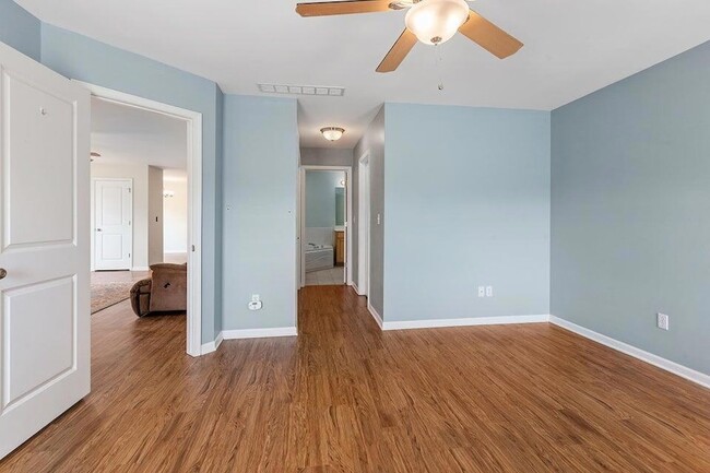 Building Photo - 10557 Maine Dr