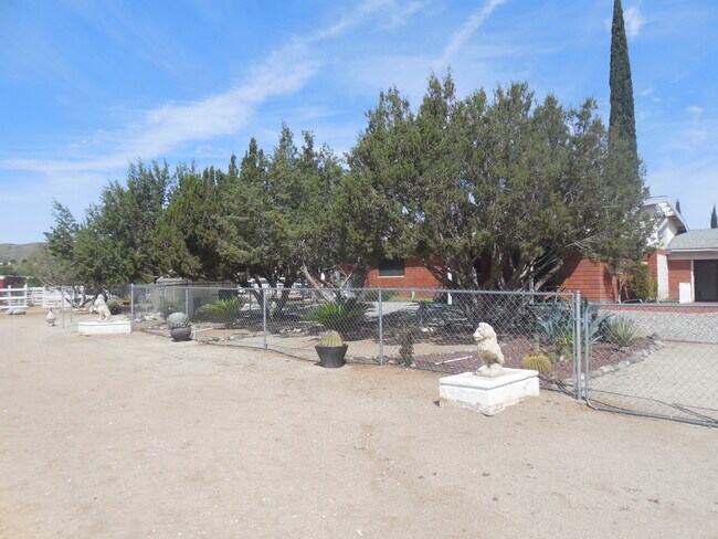 Building Photo - 32923 Tindall Ave