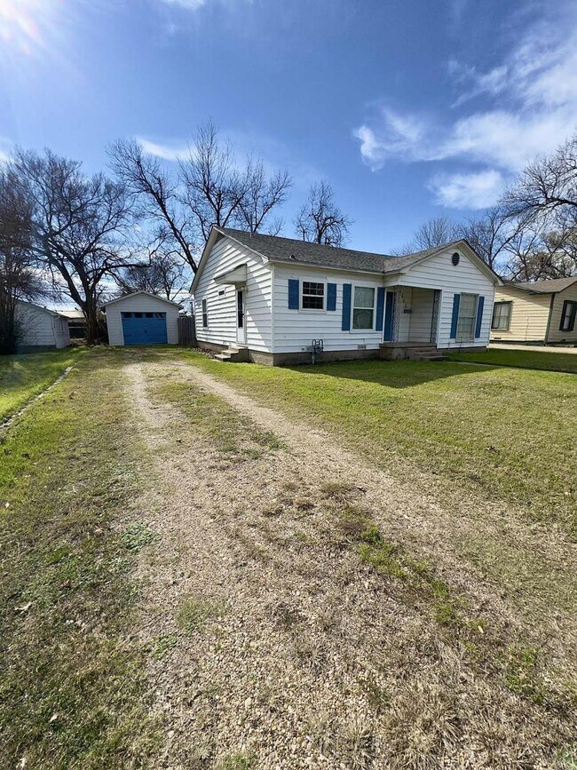 Building Photo - 4000 Austin Ave