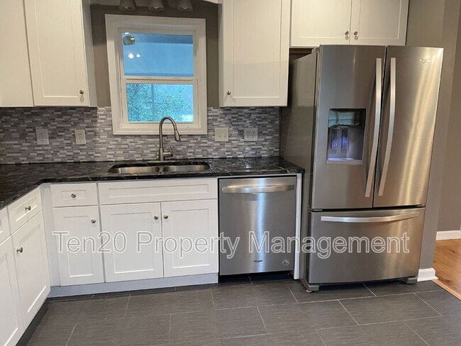 Building Photo - 3211 Maricopa Dr