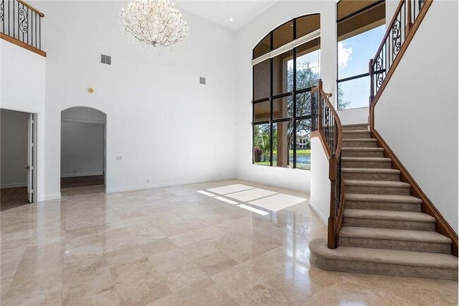 Building Photo - 10546 Versailles Blvd