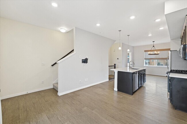Building Photo - Beautiful, updated 3 bedroom townhome!