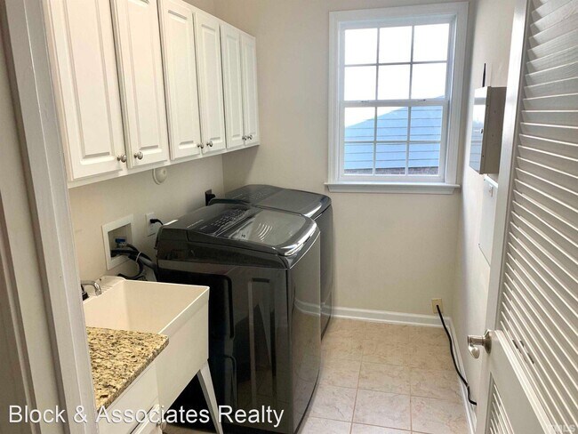 Building Photo - 5 br, 3 bath House - 1221 Hill Hollow Way