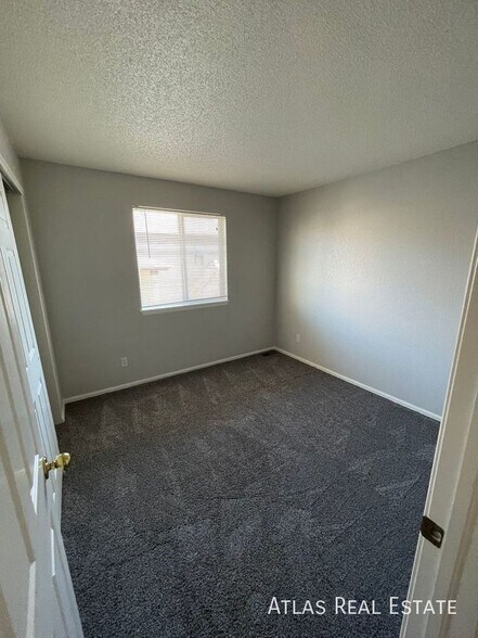 Building Photo - 5045 Sweetgrass Ln