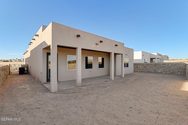 Building Photo - 828 Eltham Dr