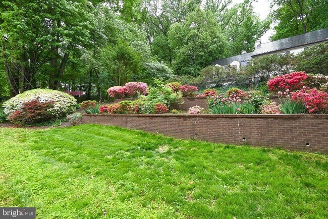 Building Photo - 7845 Old Dominion Dr