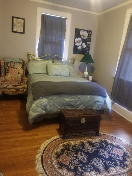 Building Photo - 2217 Marion St