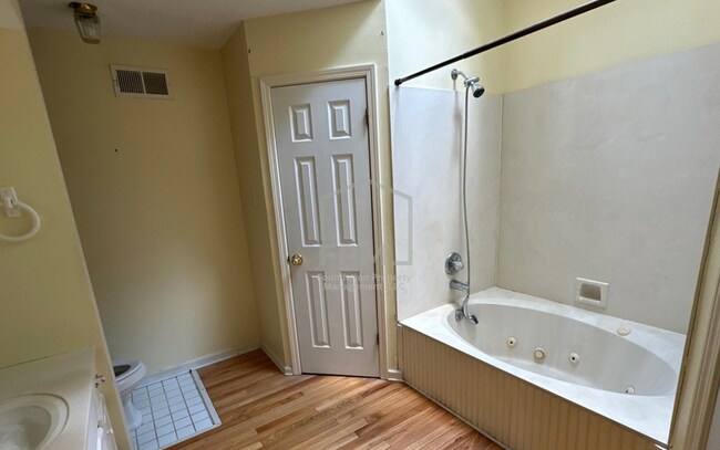 Building Photo - 8559 Chippingham Dr
