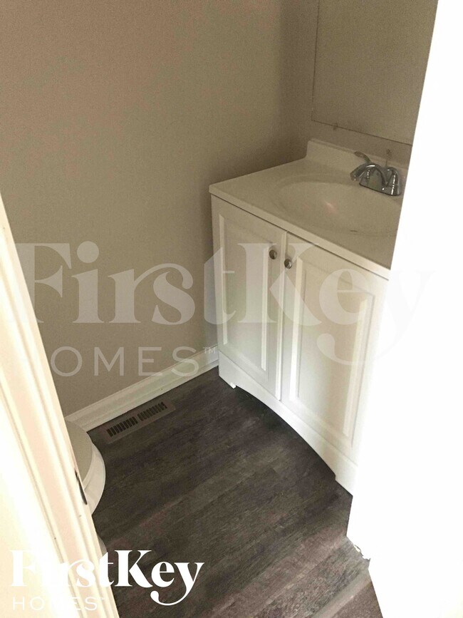 Building Photo - 875 Millers Run Ct