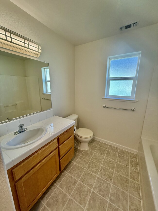 Building Photo - 179 Highlands Ct