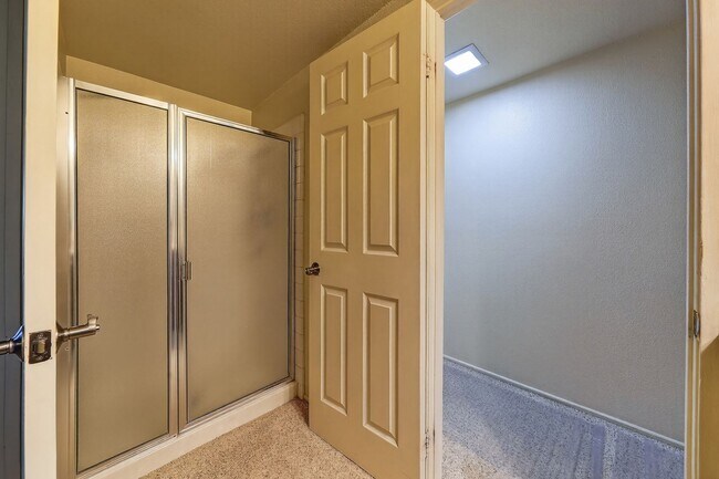 Building Photo - 5BR; 3BA Pool Home with Stunning Views in ...