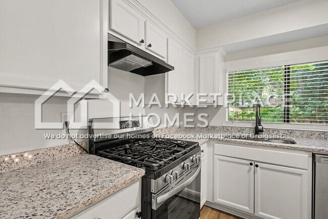 Building Photo - 9011 Homewood Dr