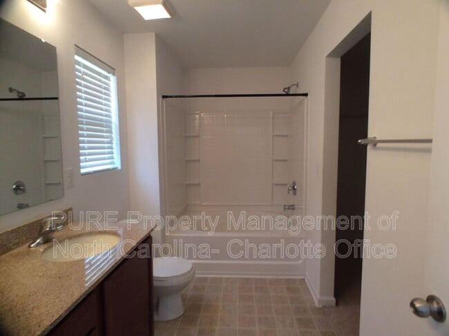 Building Photo - 1404 Henry David Ct