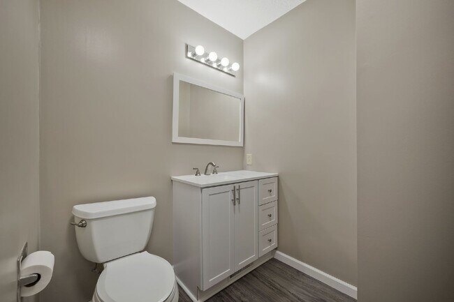 Building Photo - 2 Bed 2 Bath Corporate / Seasonal / Mid-term Lease Available