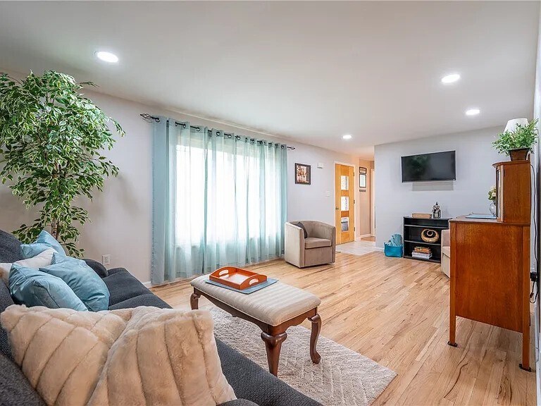 Building Photo - 4974 PA-982